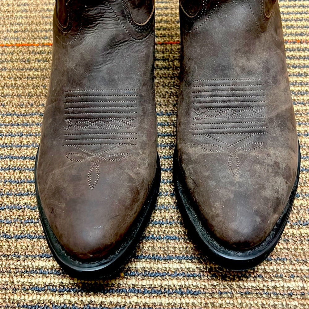 Brown boots never worn brand new